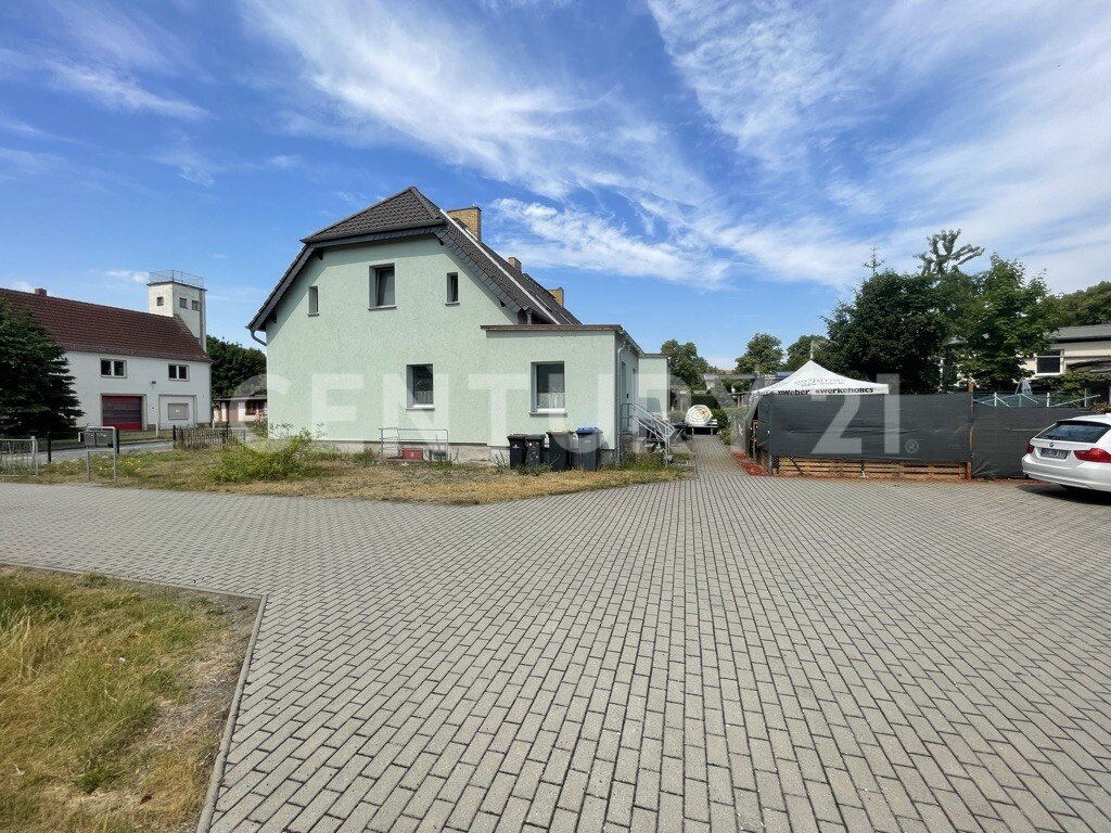 Vier Reihenhäuser stehen zum Verkauf