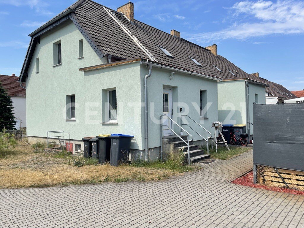 Vier Reihenhäuser stehen zum Verkauf