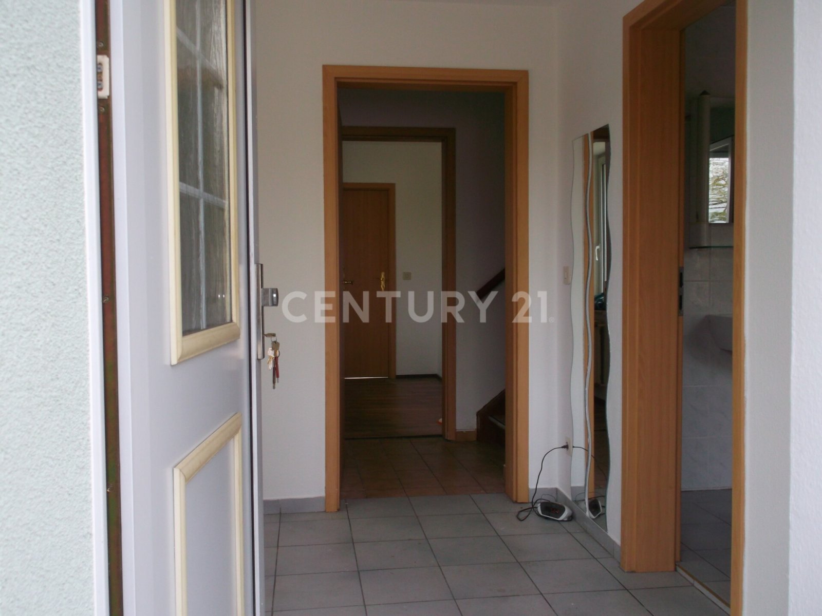 Vier Reihenhäuser stehen zum Verkauf