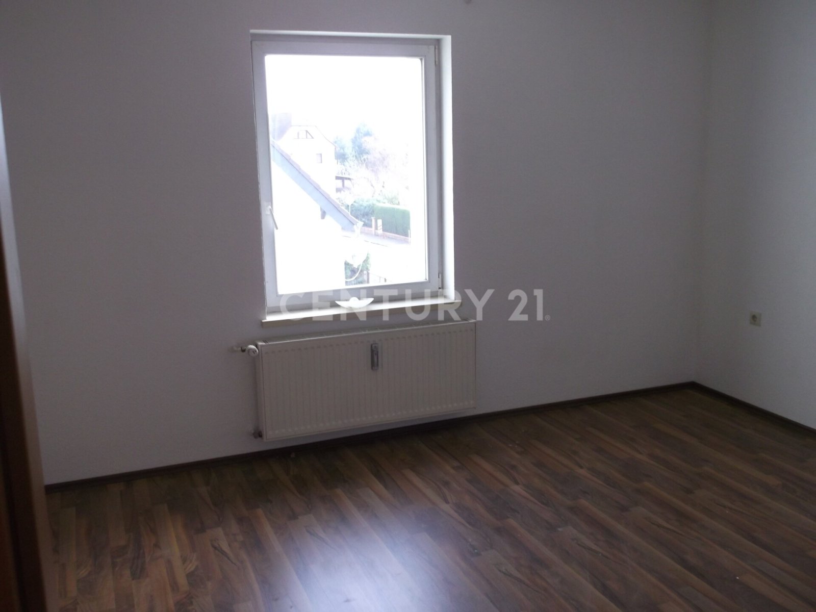 Vier Reihenhäuser stehen zum Verkauf