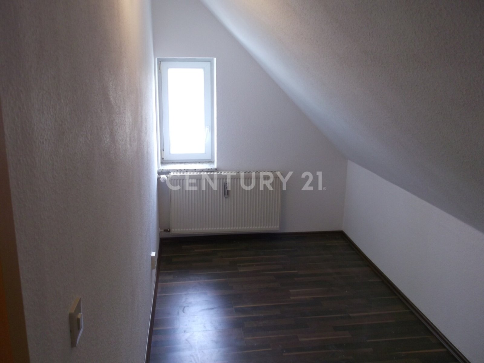 Vier Reihenhäuser stehen zum Verkauf