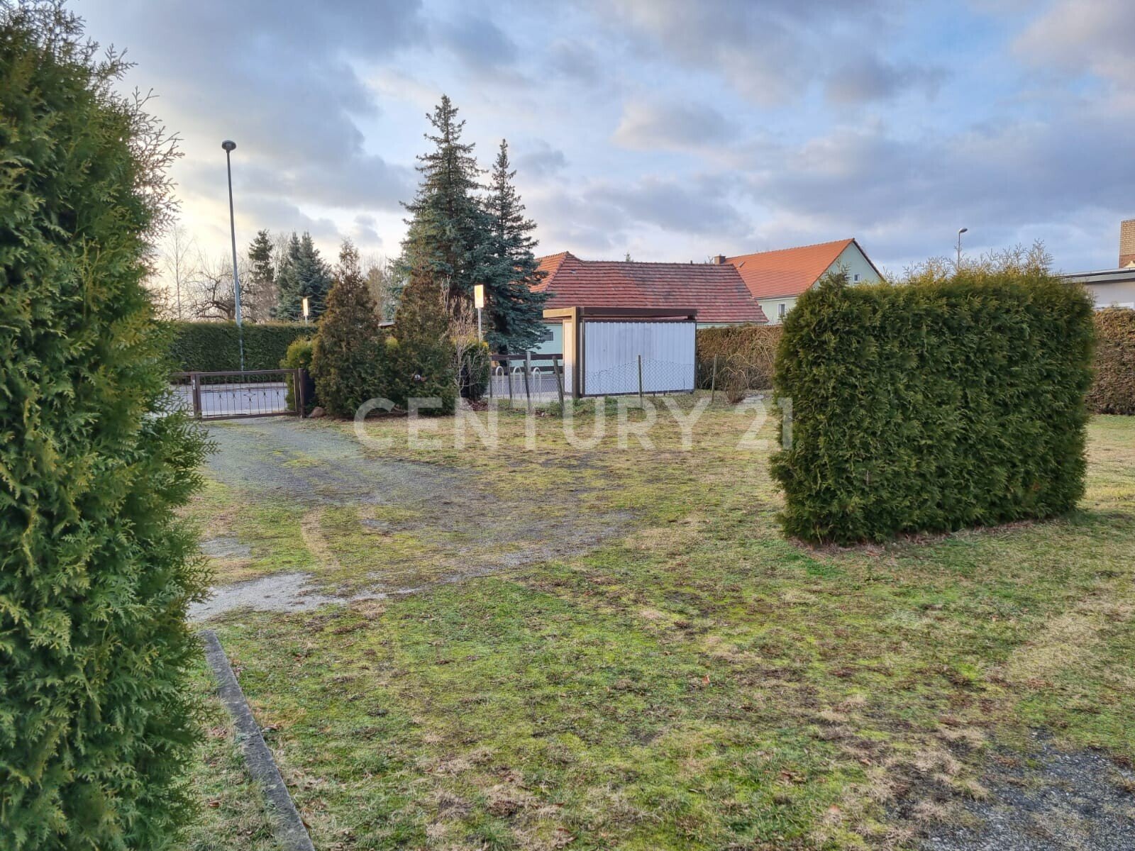 Immobilie mit Potenzial in idyllischer Seenlandschaft