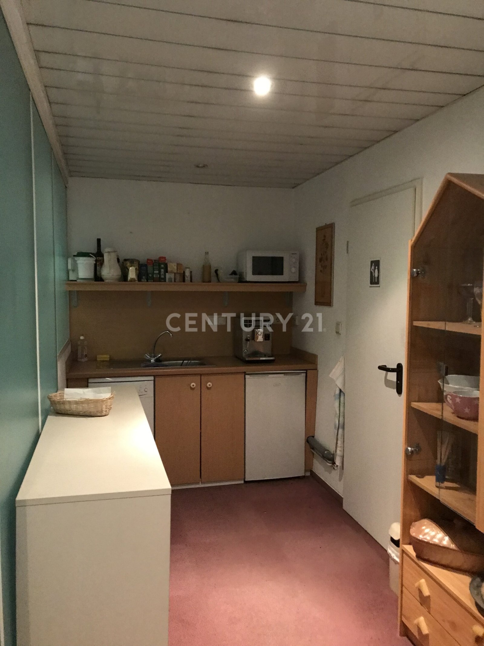 Hallen - Lager - Büro - Freifläche - Bauland - Werkstatt