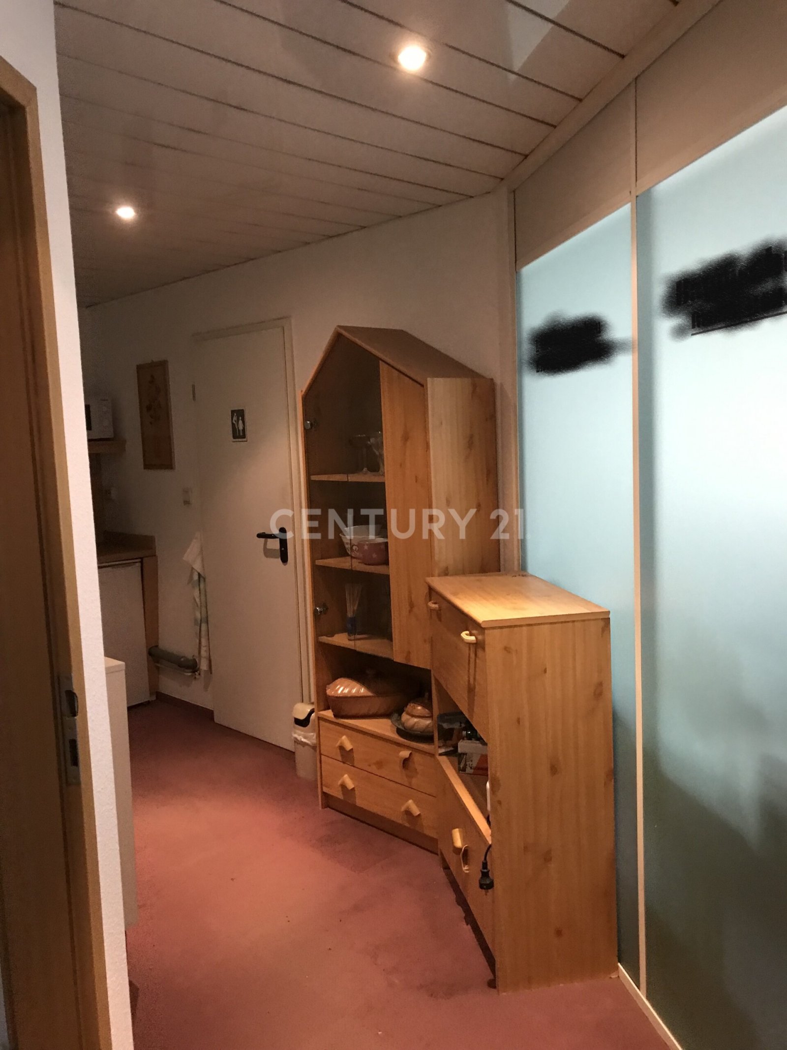 Hallen - Lager - Büro - Freifläche - Bauland - Werkstatt