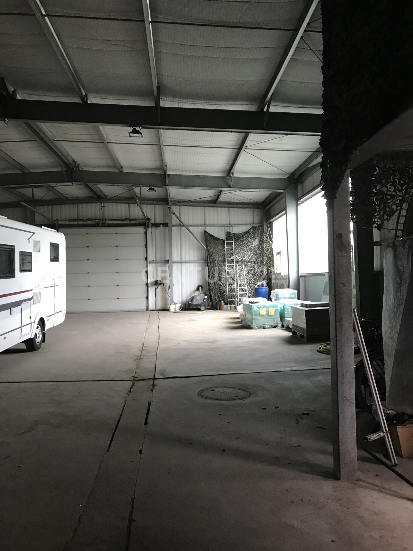 Hallen - Lager - Büro - Freifläche - Bauland - Werkstatt