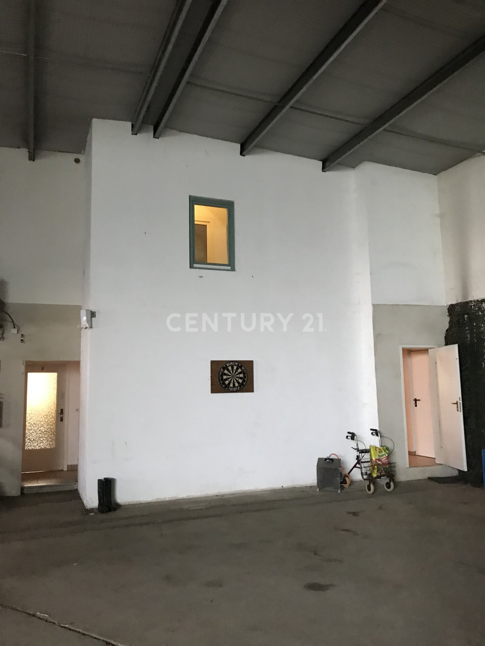 Hallen - Lager - Büro - Freifläche - Bauland - Werkstatt