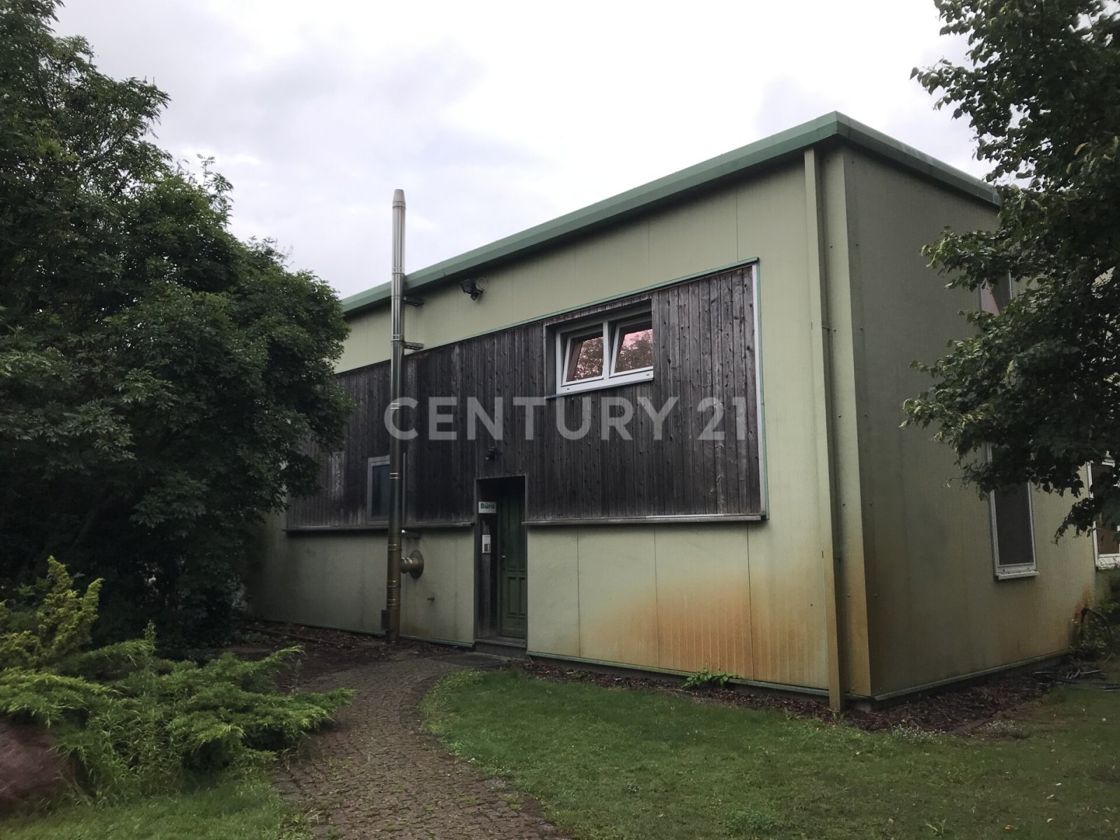 Hallen - Lager - Büro - Freifläche - Bauland - Werkstatt