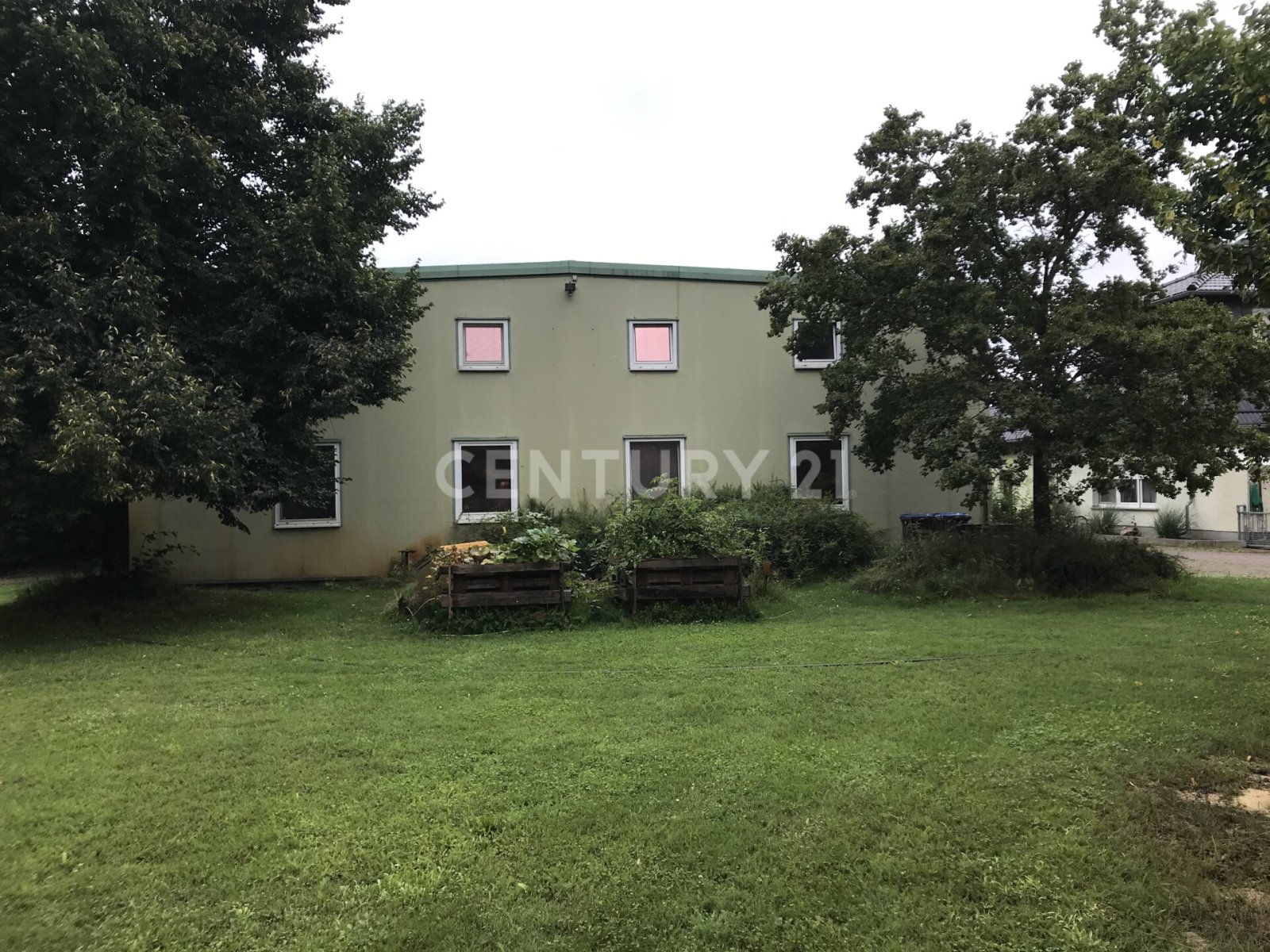 Hallen - Lager - Büro - Freifläche - Bauland - Werkstatt