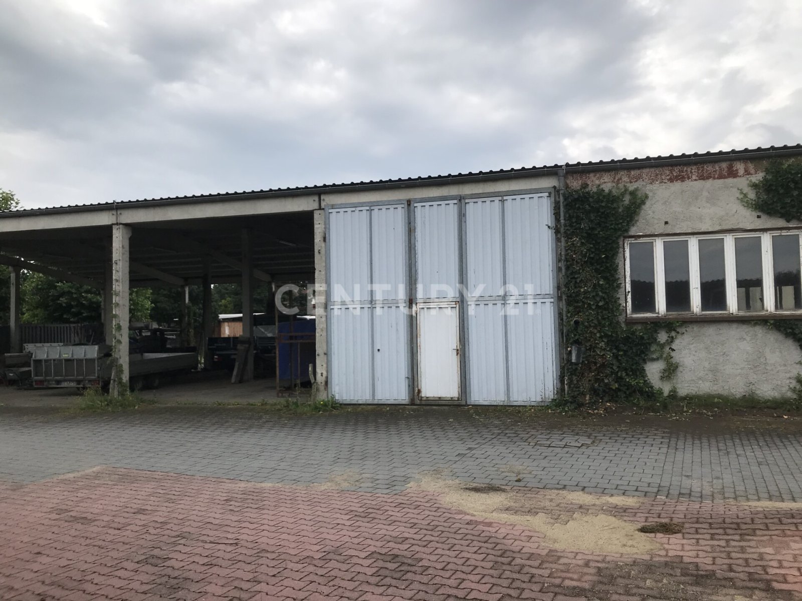 Hallen - Lager - Büro - Freifläche - Bauland - Werkstatt