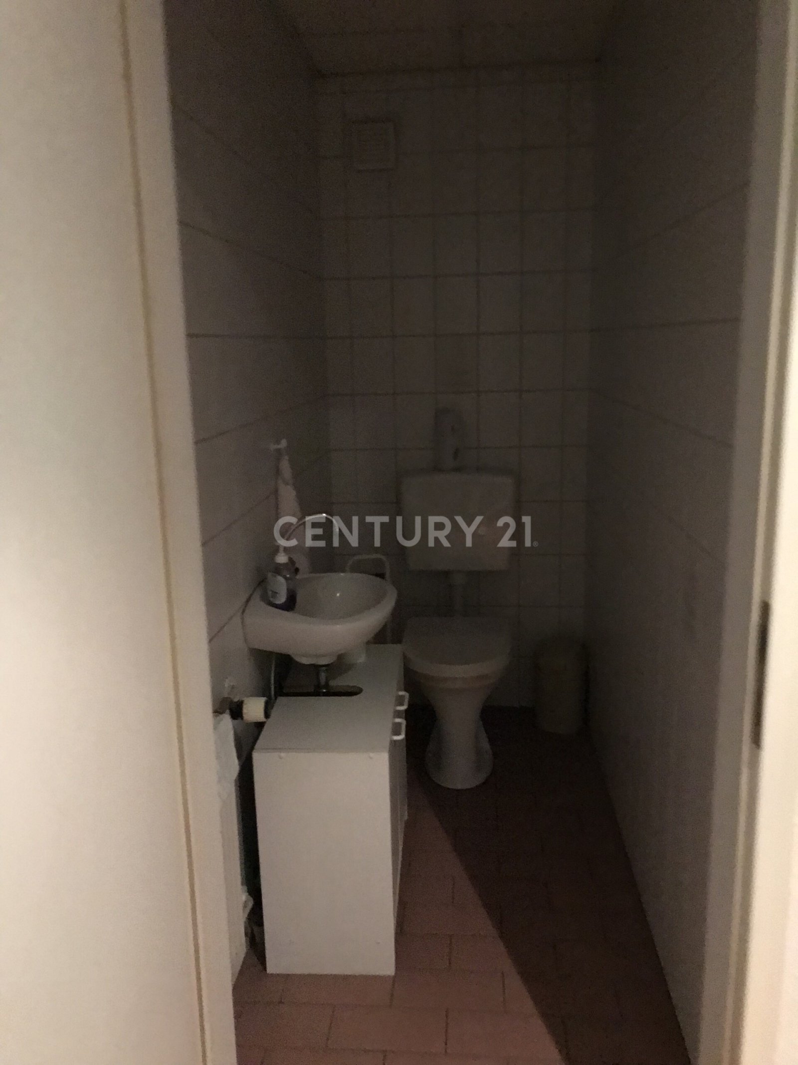 Hallen - Lager - Büro - Freifläche - Bauland - Werkstatt