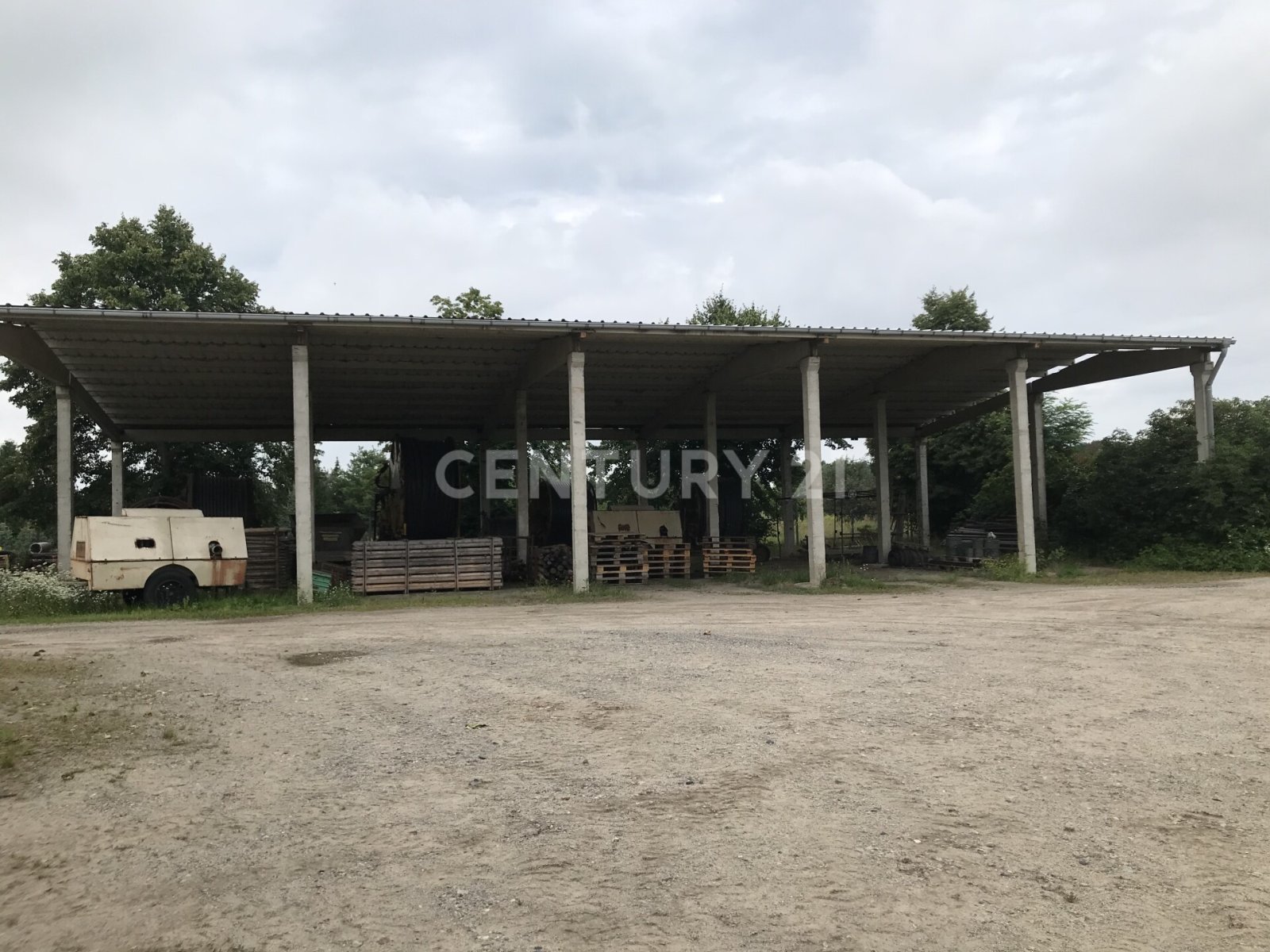 Hallen - Lager - Büro - Freifläche - Bauland - Werkstatt