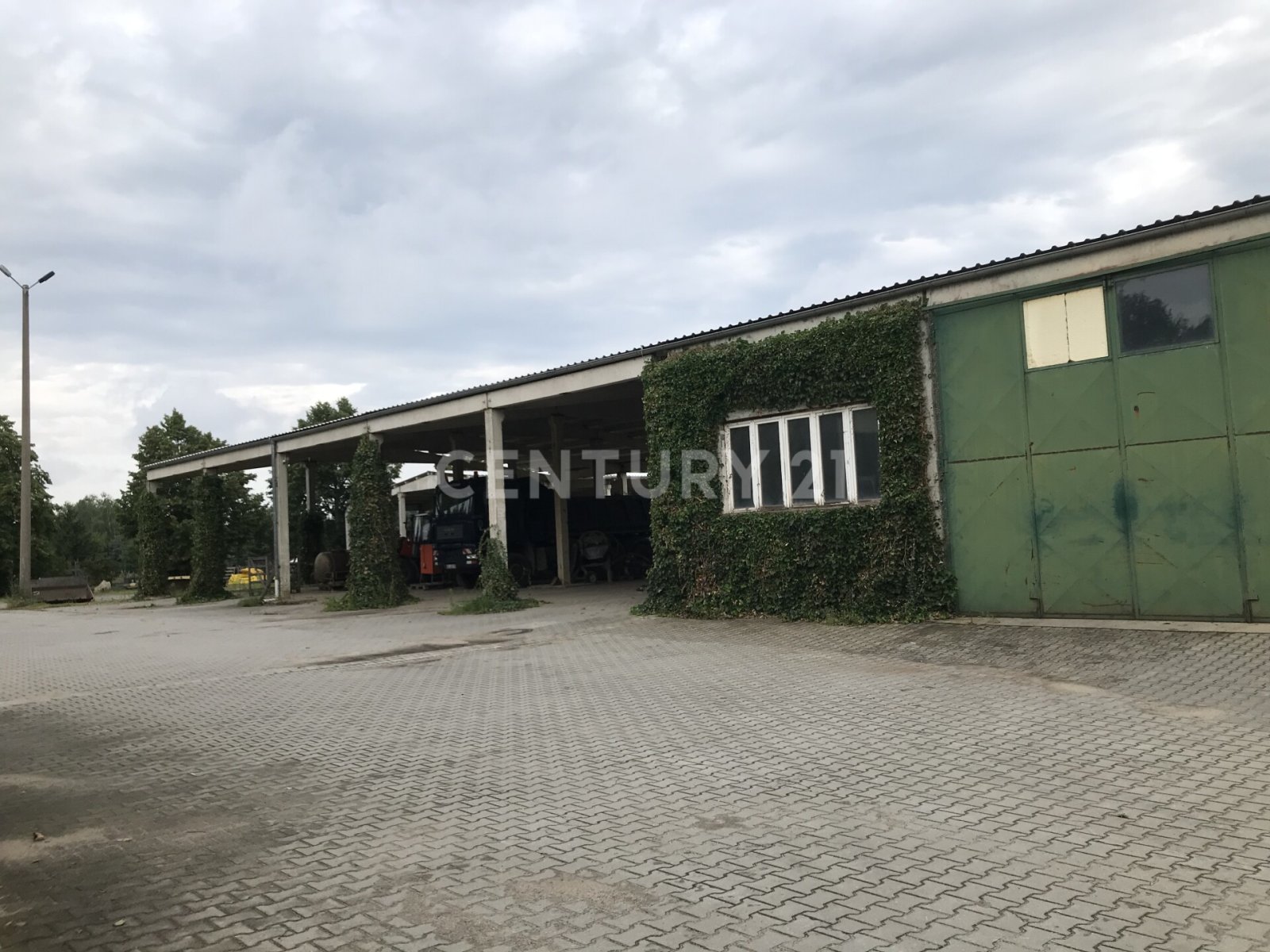 Hallen - Lager - Büro - Freifläche - Bauland - Werkstatt