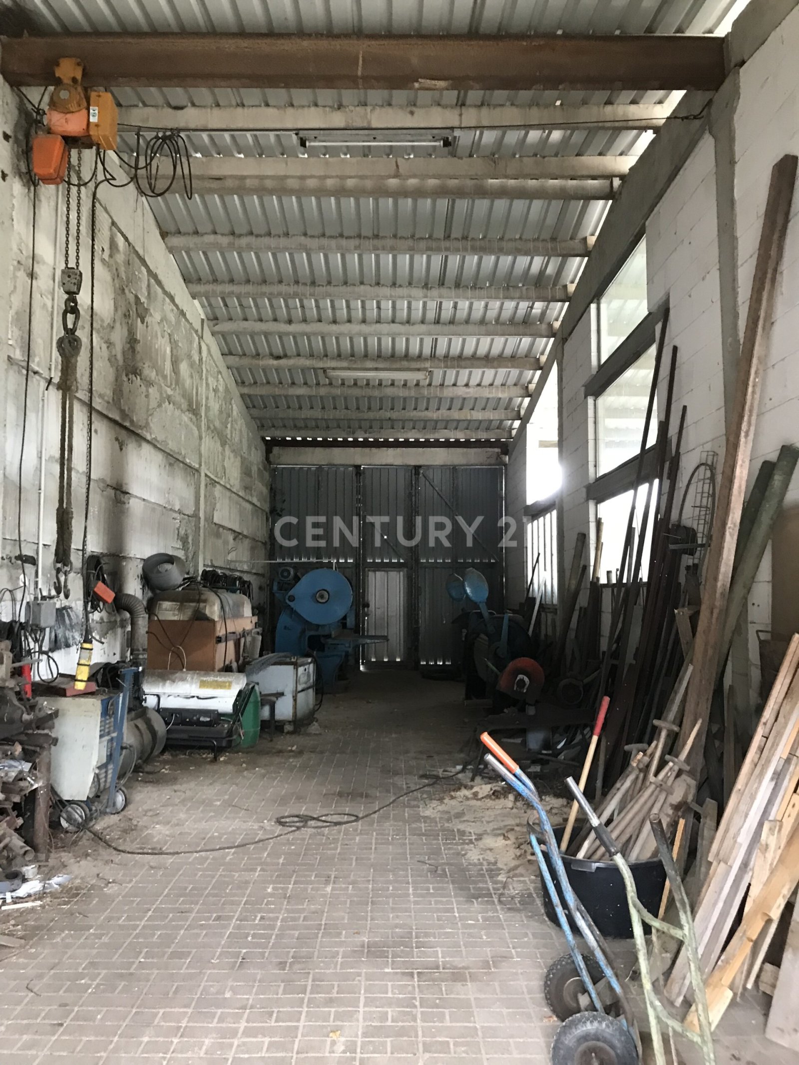 Hallen - Lager - Büro - Freifläche - Bauland - Werkstatt