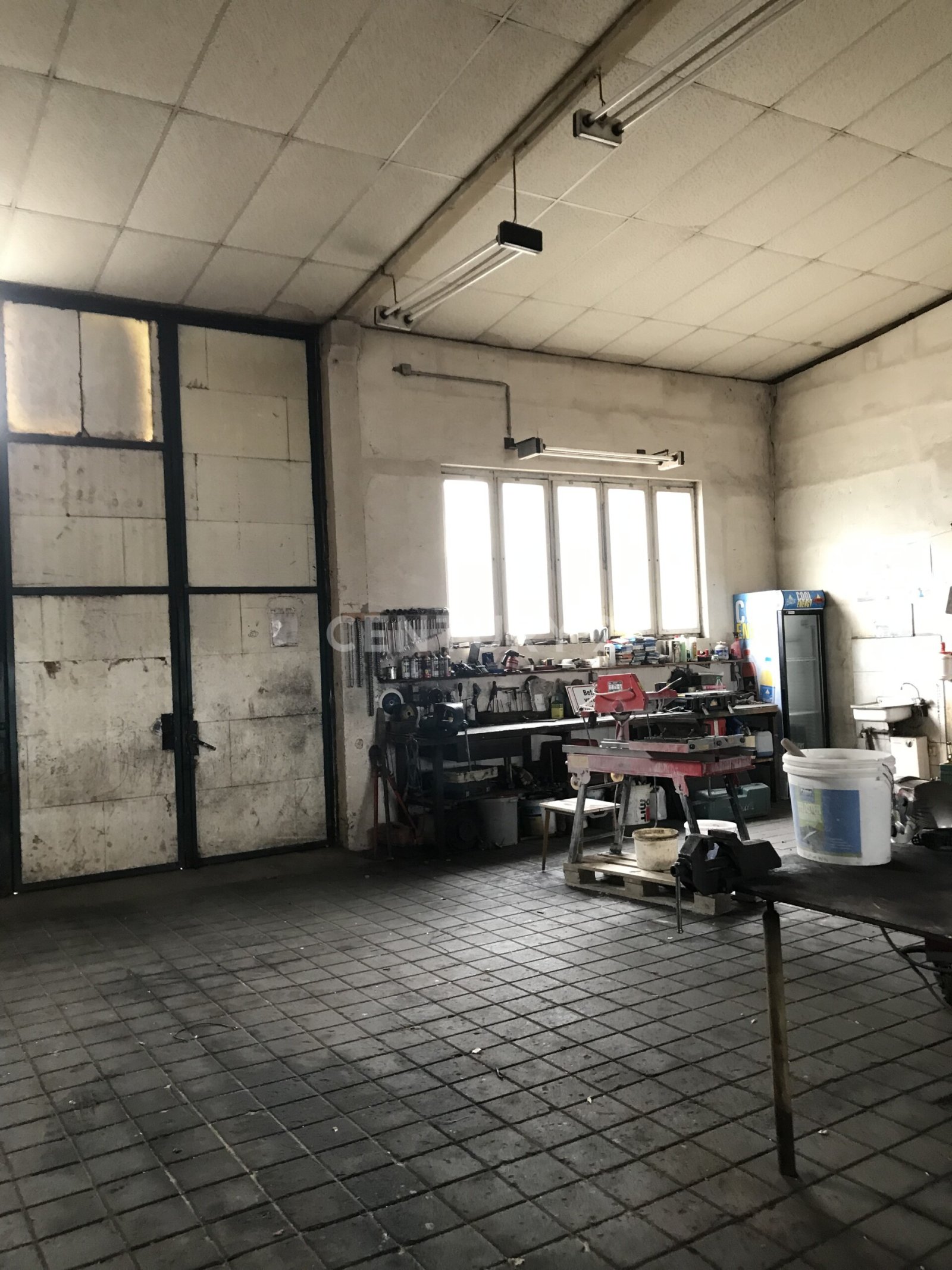 Hallen - Lager - Büro - Freifläche - Bauland - Werkstatt