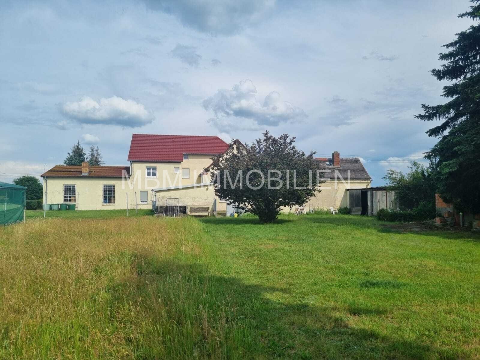 Traumhaftes Grundstück mit Einfamilienhaus in idyllischer Lage