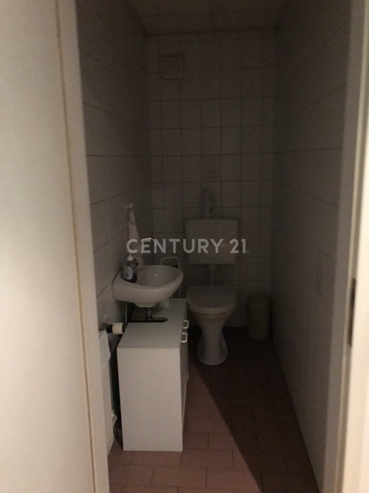 Sanitäranlagen (1) Sanitäranlagen (1)